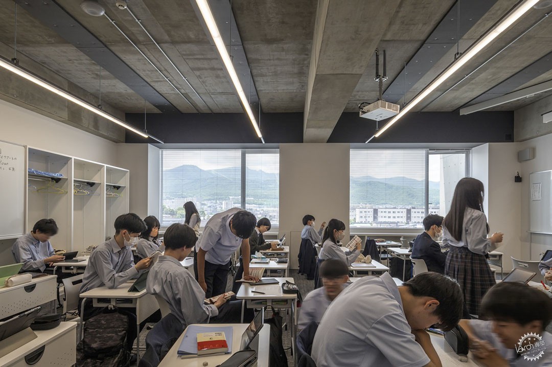 “学”在三角形里，转角遇到知识——北海道三角教学楼异形平面与功能的契合第9张图片